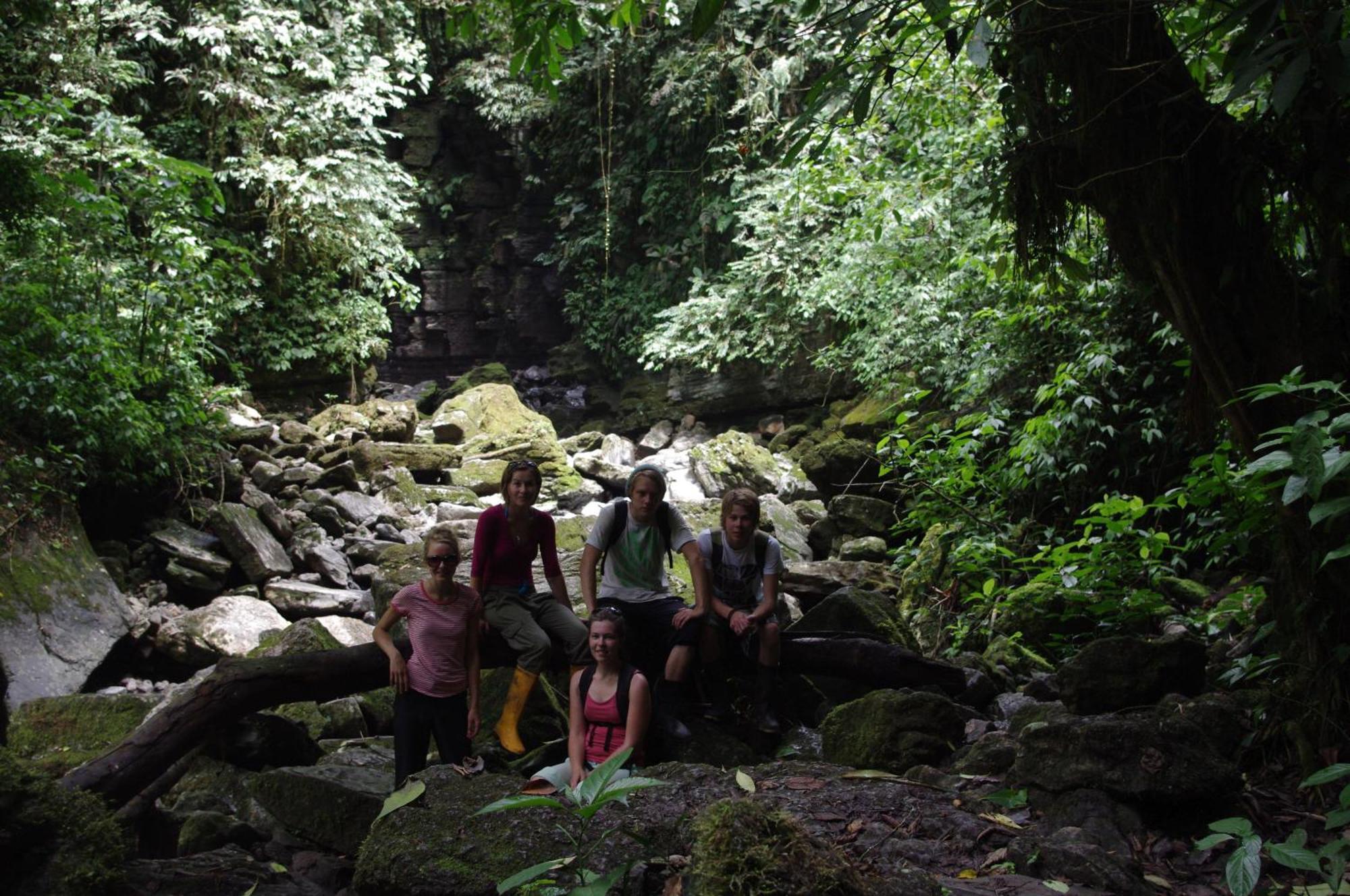 Grand Selva Lodge & Tours Тена Экстерьер фото