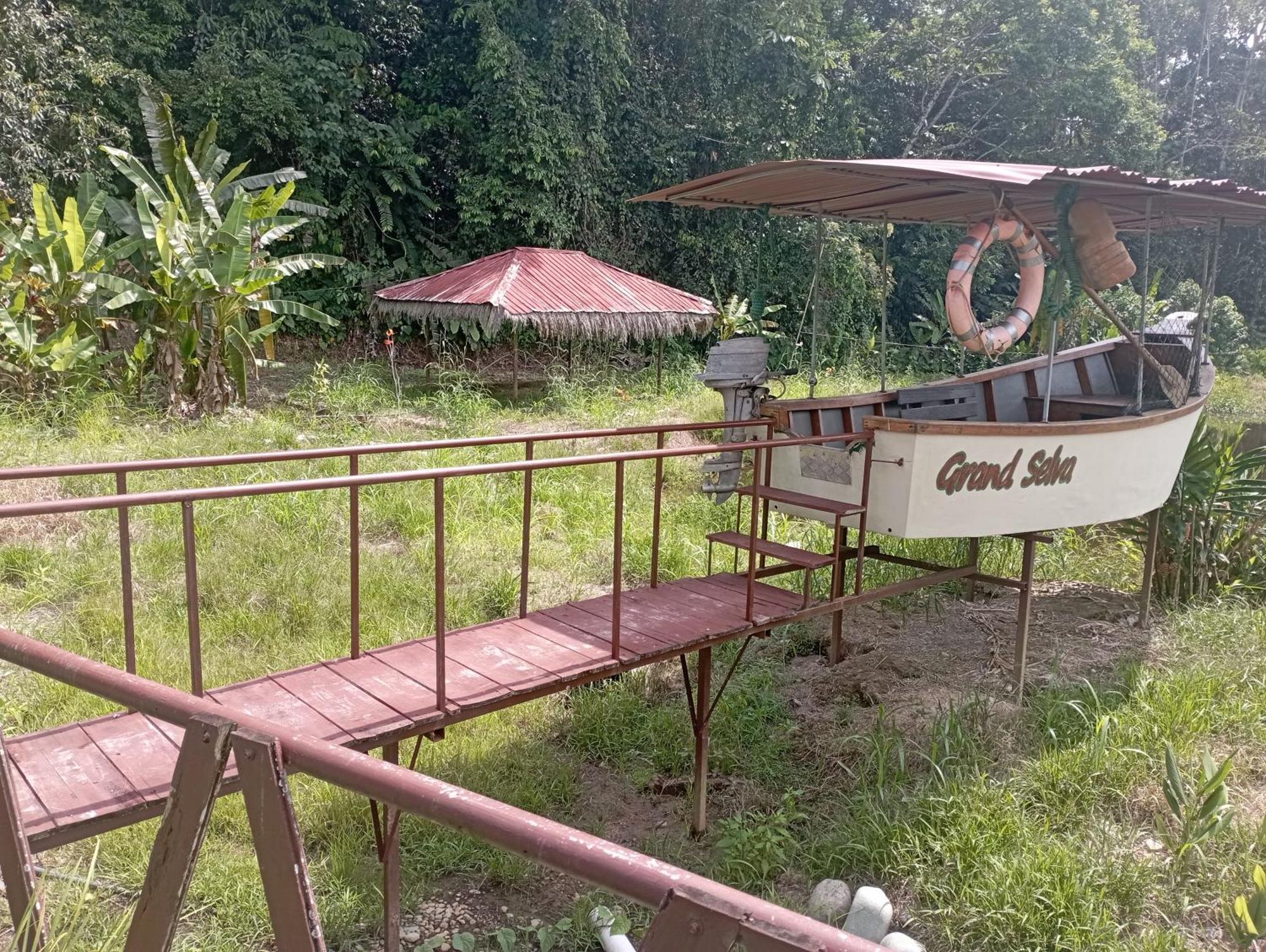 Grand Selva Lodge & Tours Тена Экстерьер фото